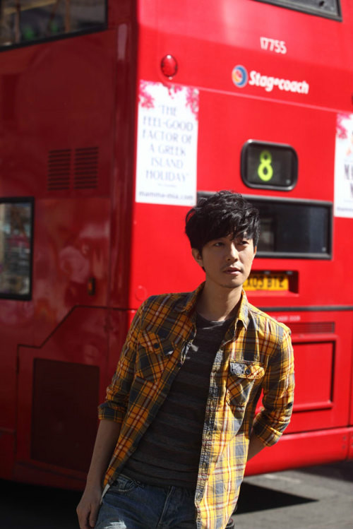 尹健(      , b>  /b>yoongun )原名:   彰益,1977年1月1日出生于韩国