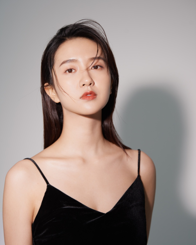  p>许龄月,1992年1月24日出生于云南省曲靖市,中国内地影视女演员.