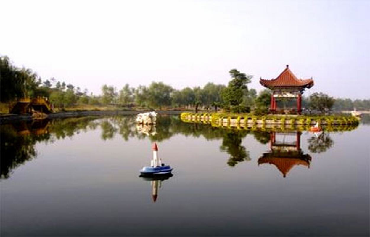  p>漯河开源森林公园鸟语林景区是一个景区,位于漯河开源森林公园南北