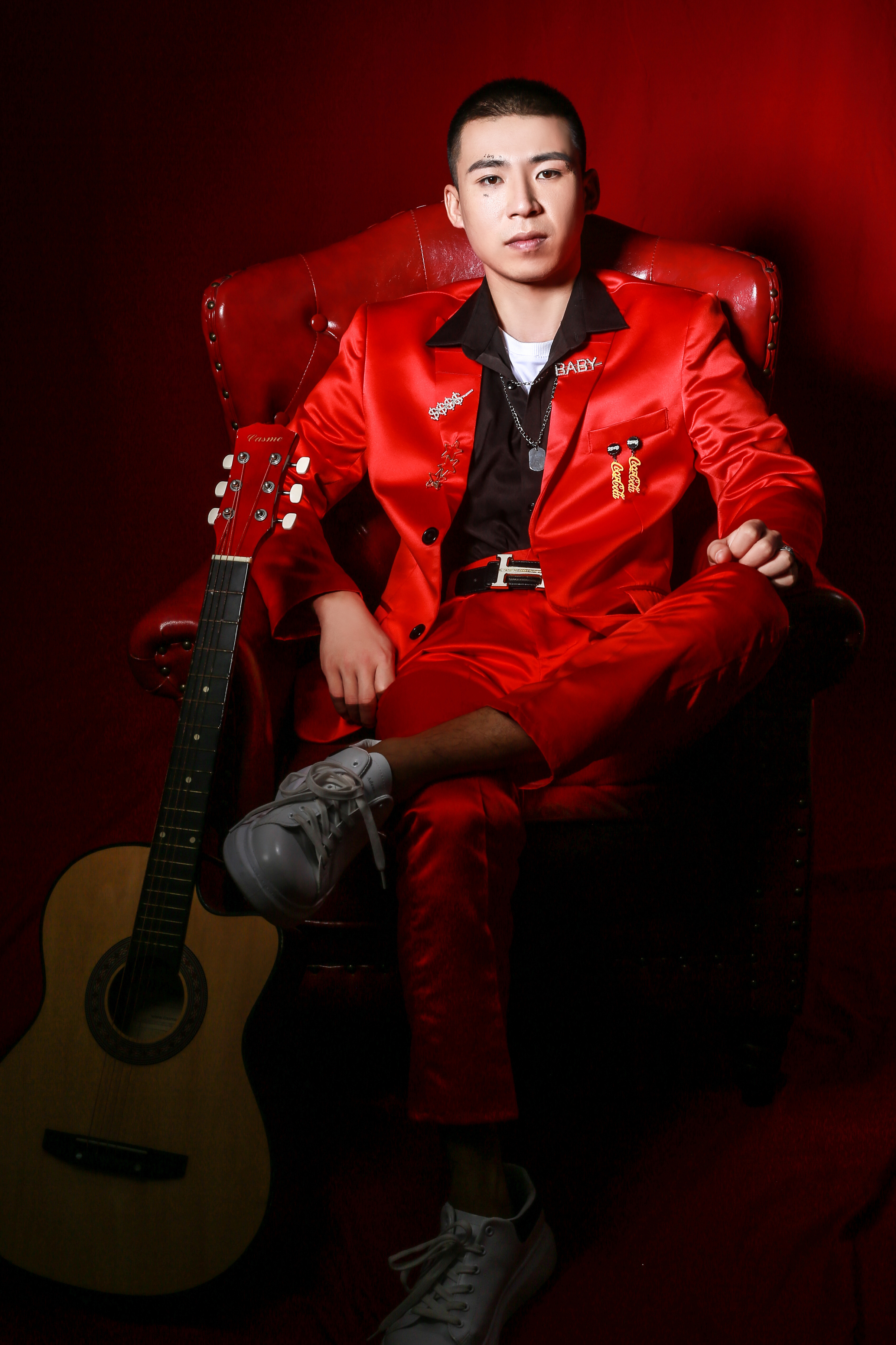 target="_blank" href="/item/音乐人">音乐人 /a>,华人男歌手,伤感