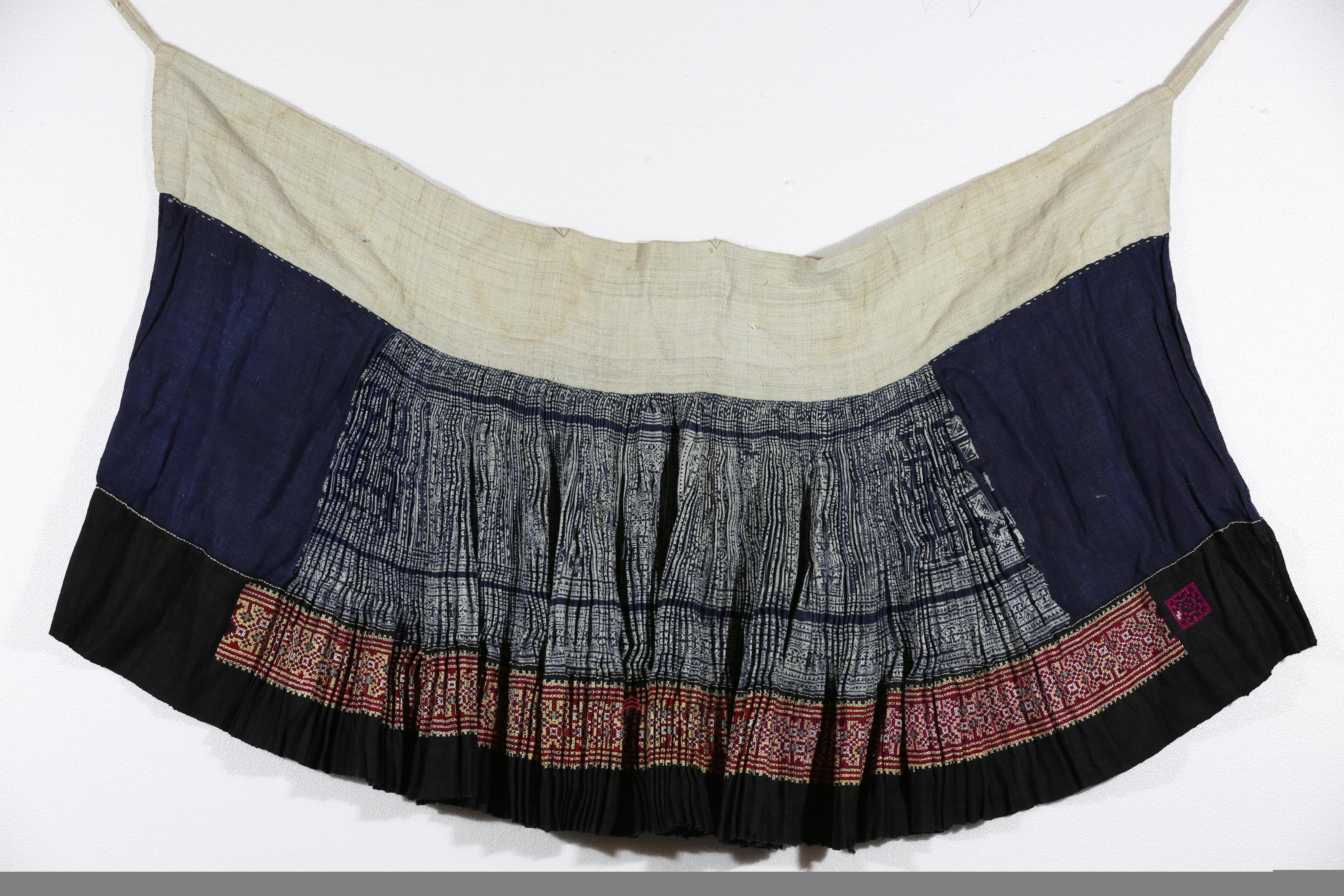 当代云南文山苗族挑花蜡染百褶裙