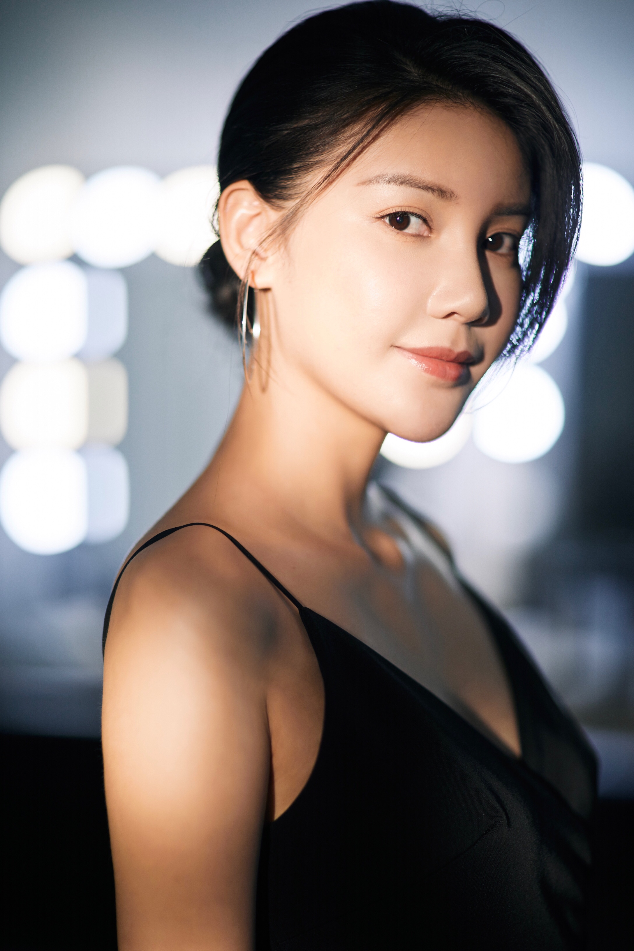  p data-id="gnwir0qm9a">刘凌菱,演员.