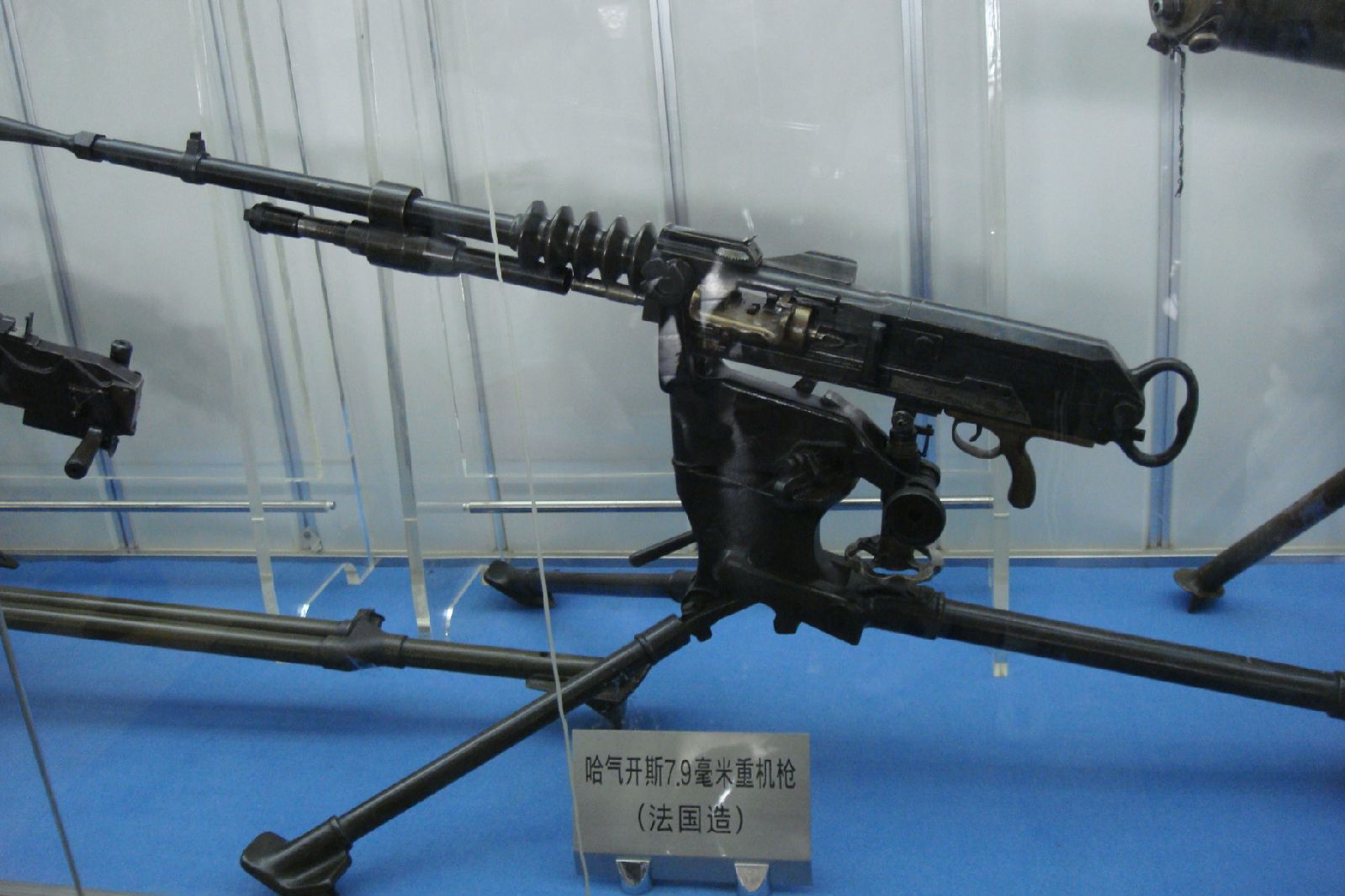  p>"哈奇开斯"(hotchkiss)机枪是按照哈奇开斯的设计原理设计的,以