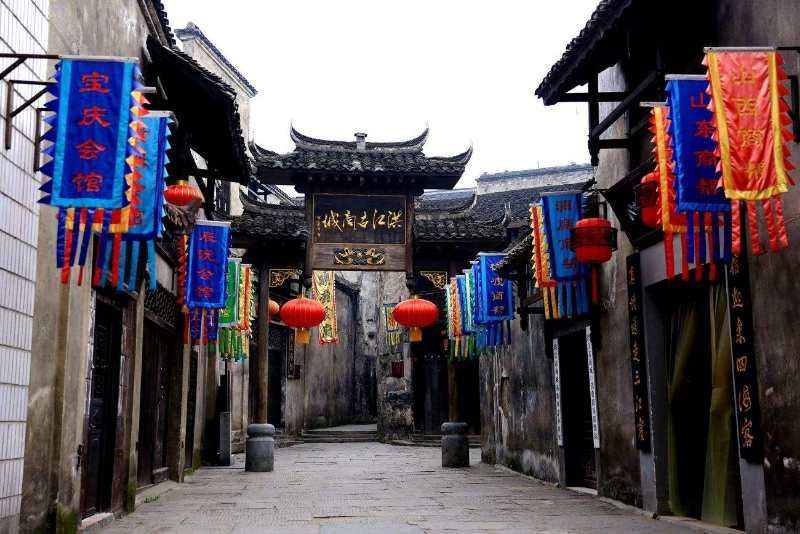  p data-id="gn5pit3upj">洪江古商城,位于 a target="_blank" href="