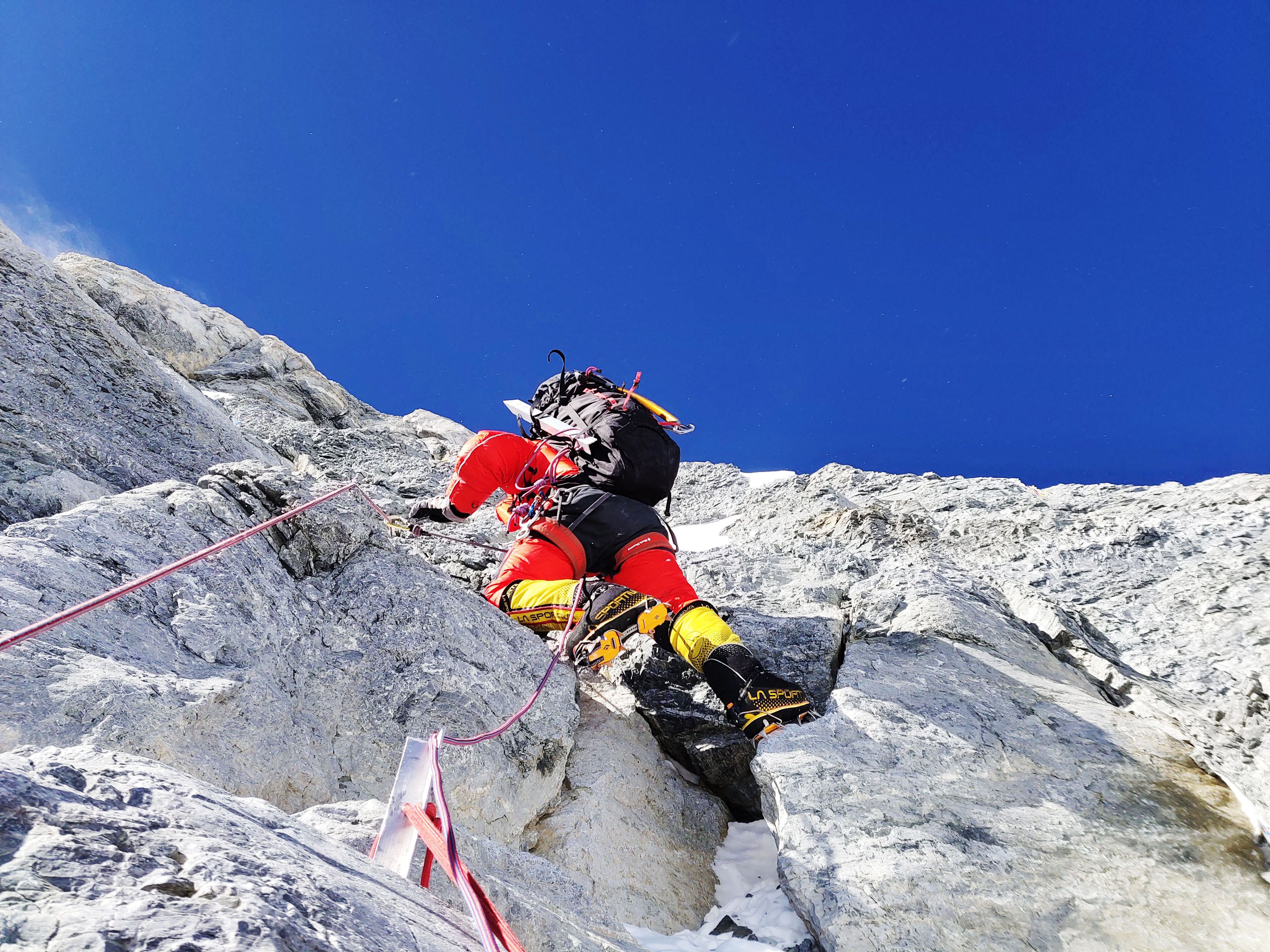  p>2020珠峰高程测量登山队是人类首次在 a href="#" data-lemmaid="