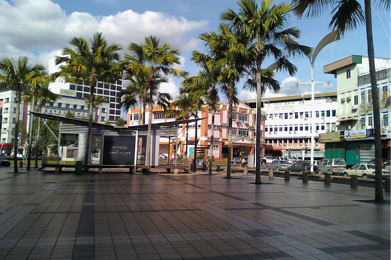  p>泗务,旧译"诗巫".