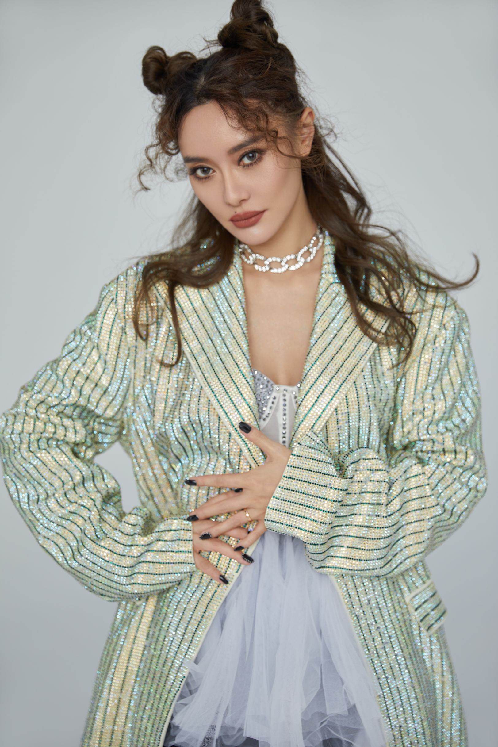  p>爱戴 i>(edell) /i>,原名张嘉佩,1978年8月6日出生于四川省,中国