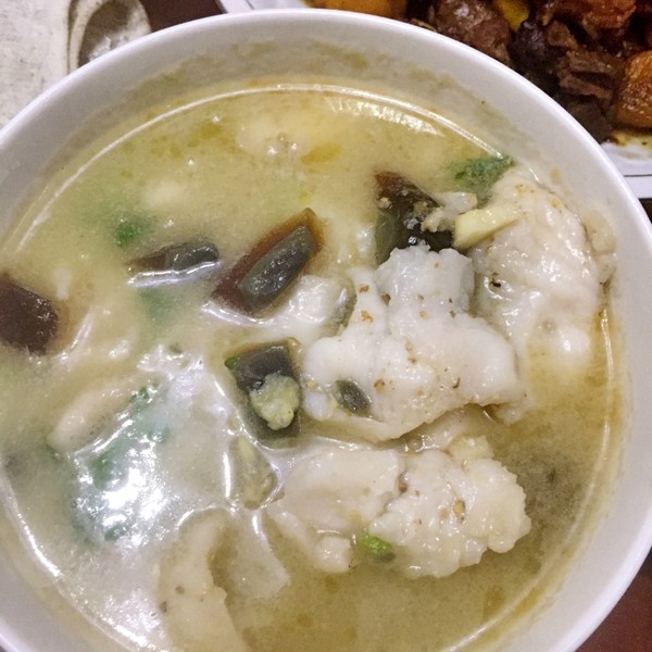  p>皮蛋鱼片汤,是以鱼片,皮蛋为原料制作的一道菜品. /p>