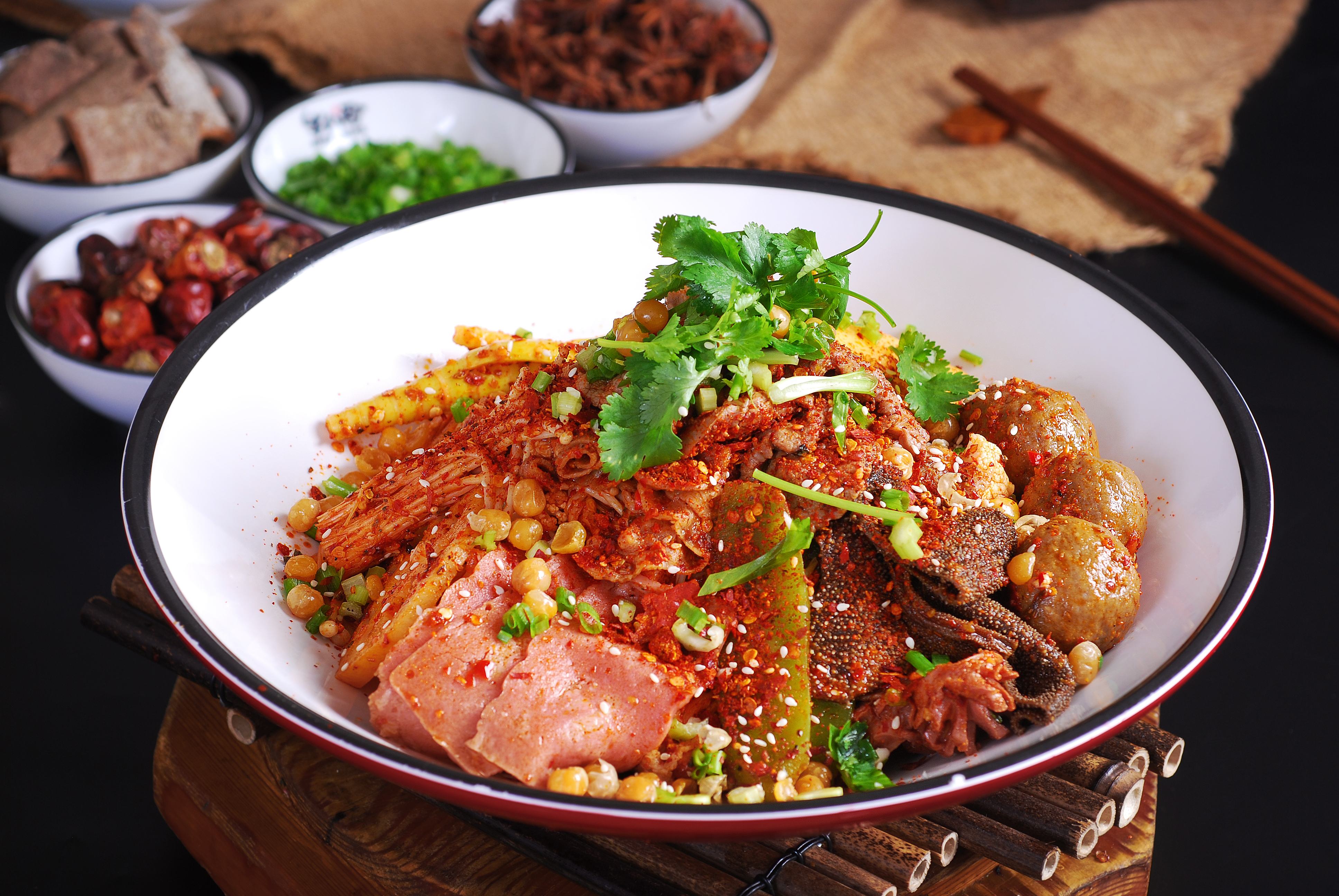 主营项目为油泼麻辣烫 a target="_blank" href="/item/冒菜/5246199"