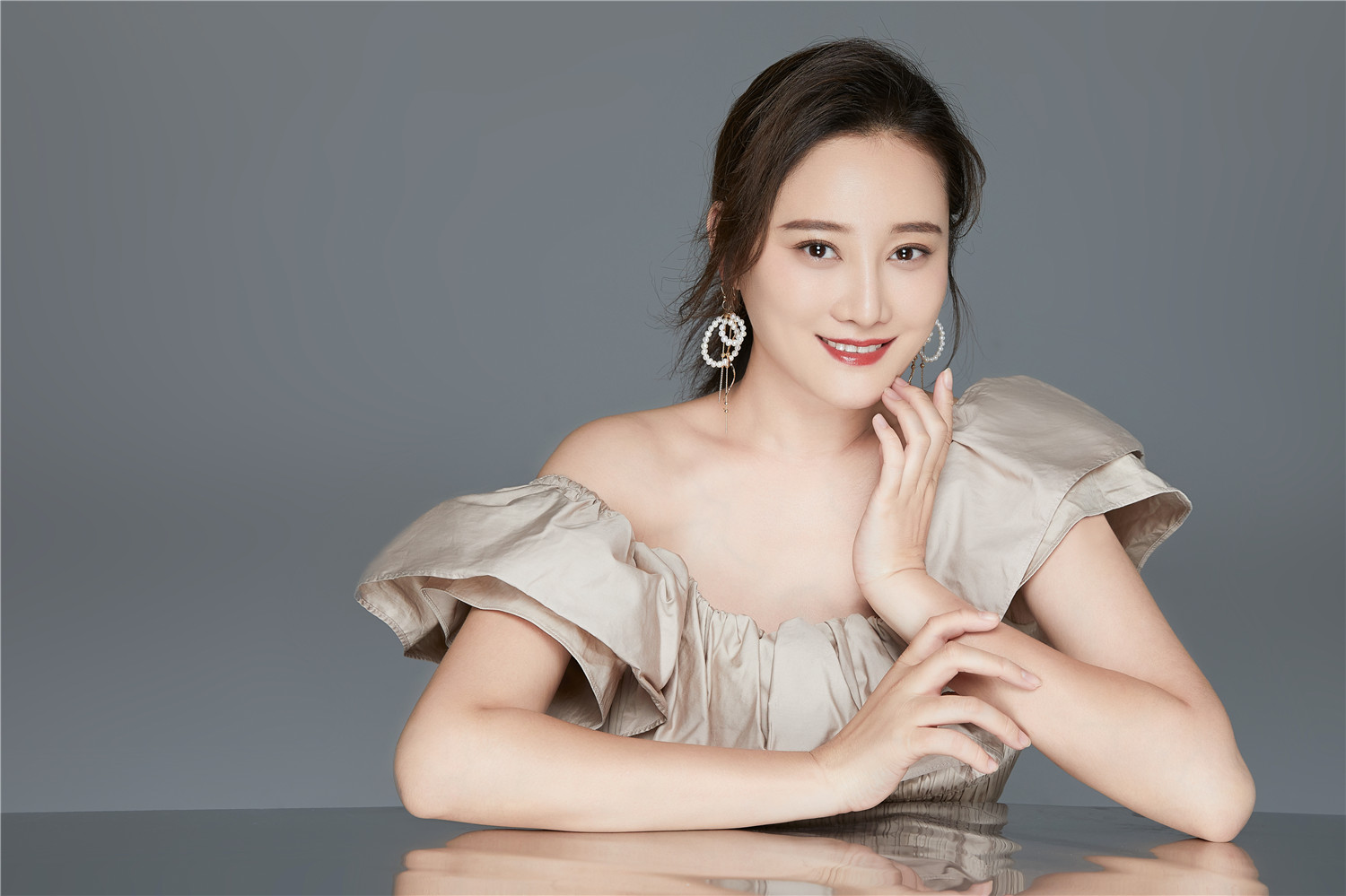  p data-id="gnwiyl6frt">牛丽燕 ,出生于天津市,中国内地女演员.