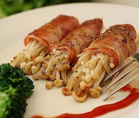 p>培根肉卷金针菇是一道口味清淡的家常菜,主要食材是金针菇. /p>