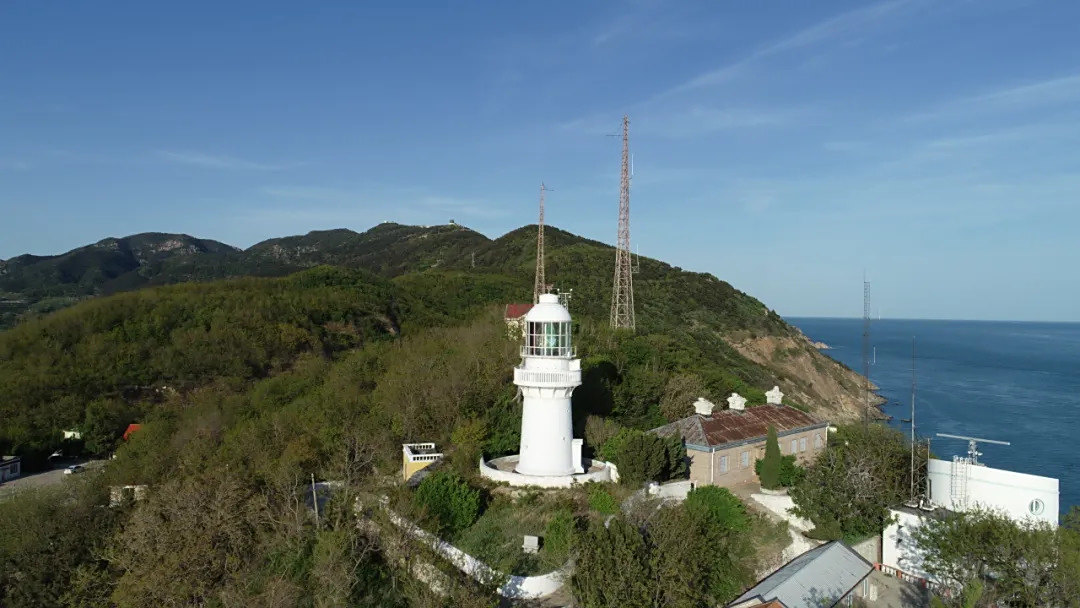 <p>老铁山灯塔远景