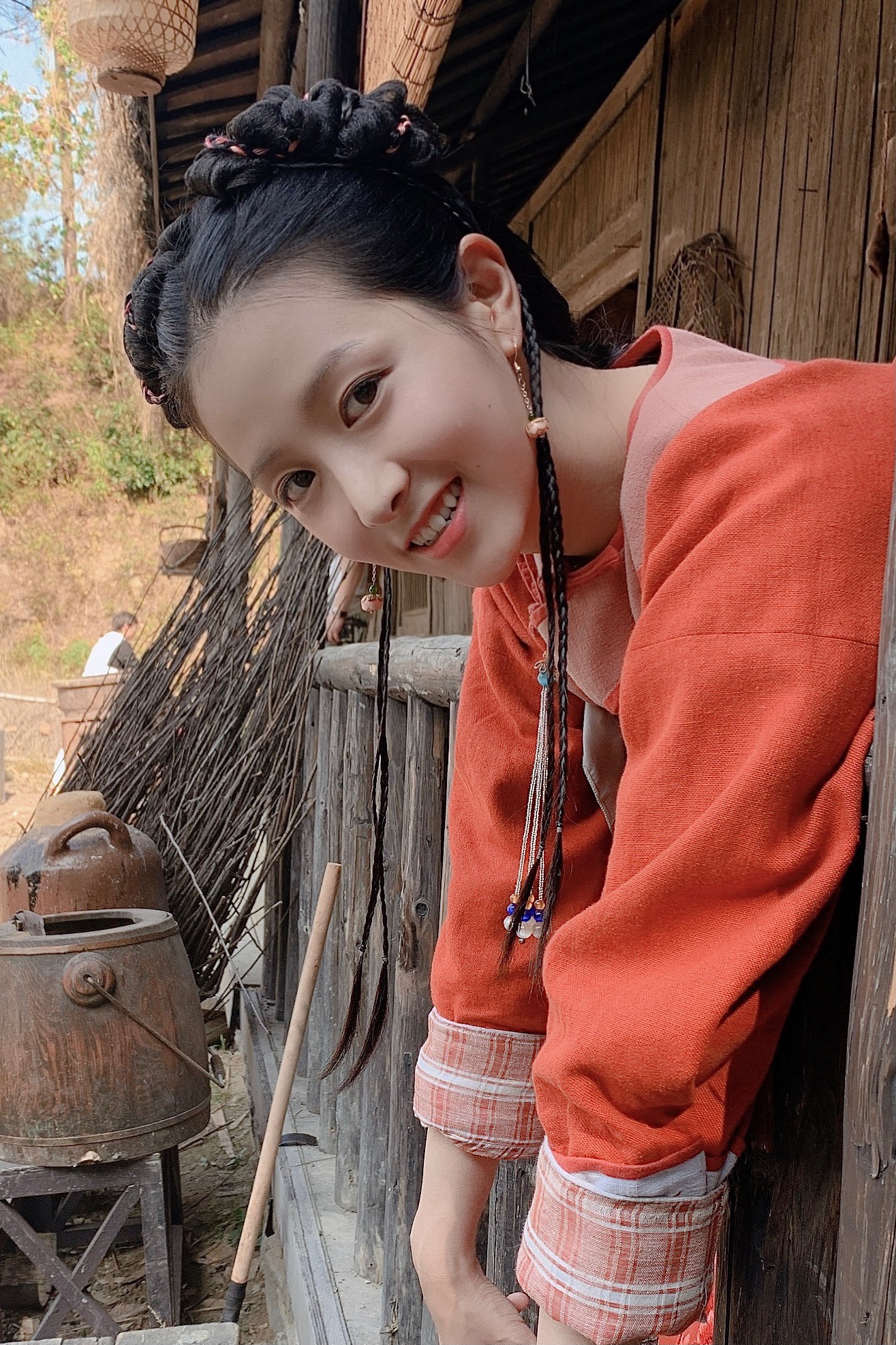  p>张艺,1994年11月22日出生,毕业于北京现代音乐