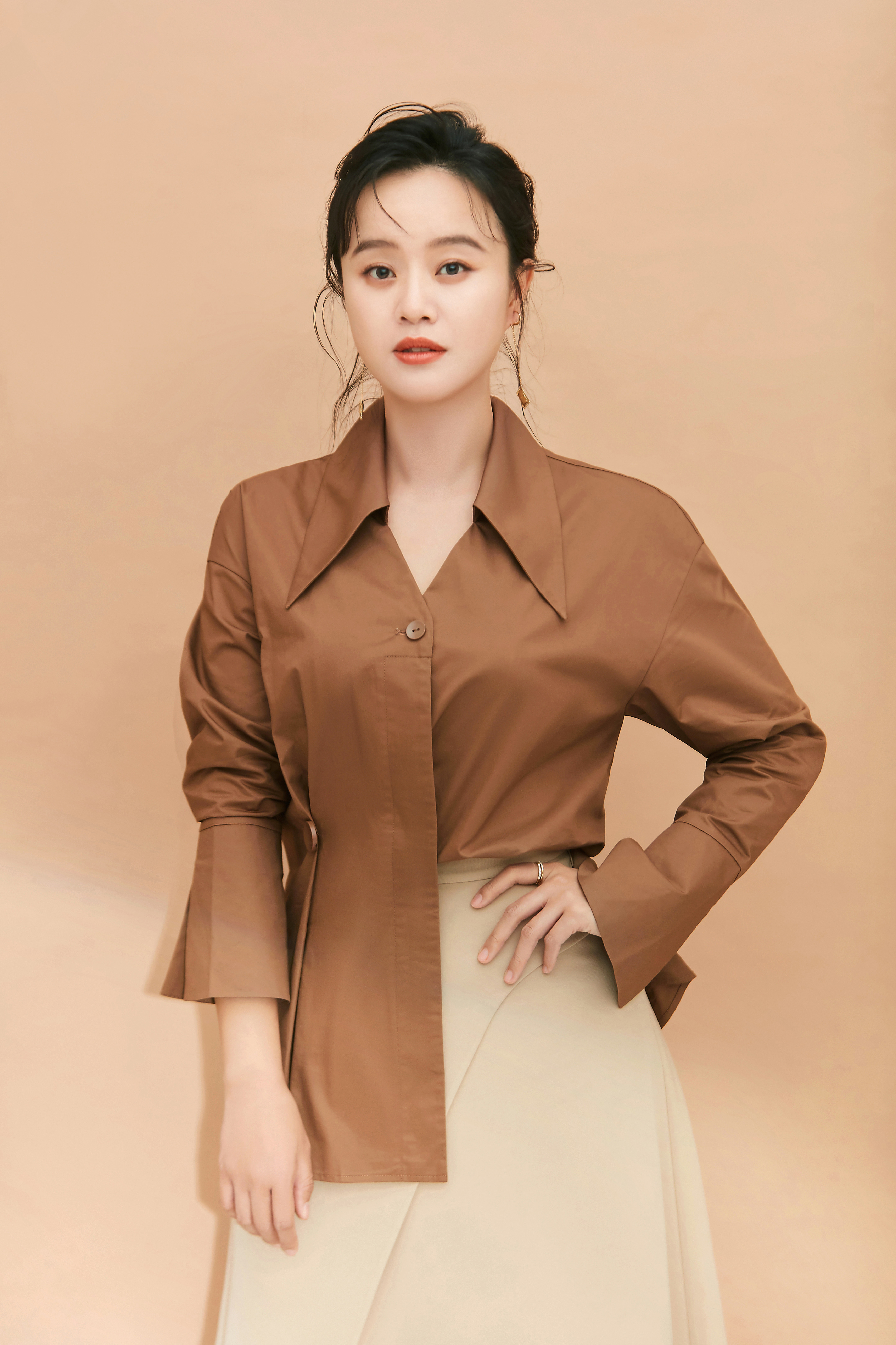 id="gnwo72b8u8">何翯,1987年6月25日出生于辽宁省,中国内地女演员