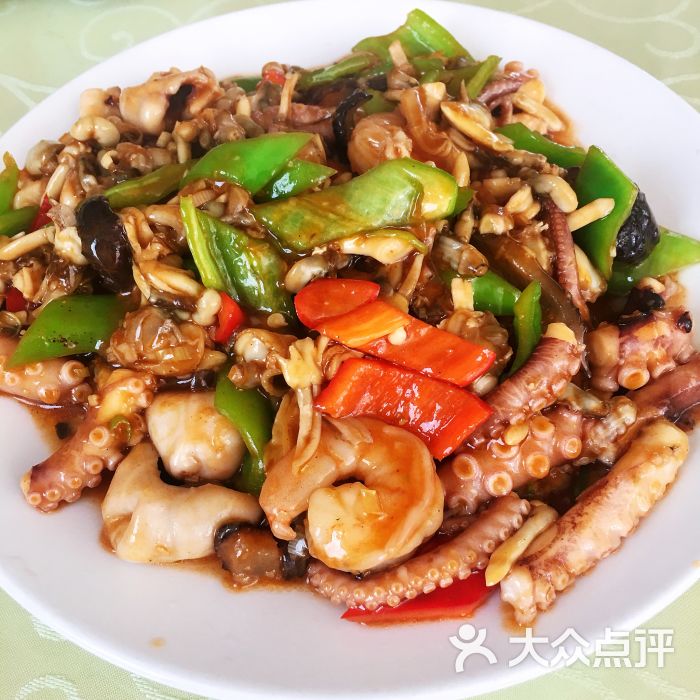  p>海鲜全爆是一道美食,口味鲜甜可口,建议密封储