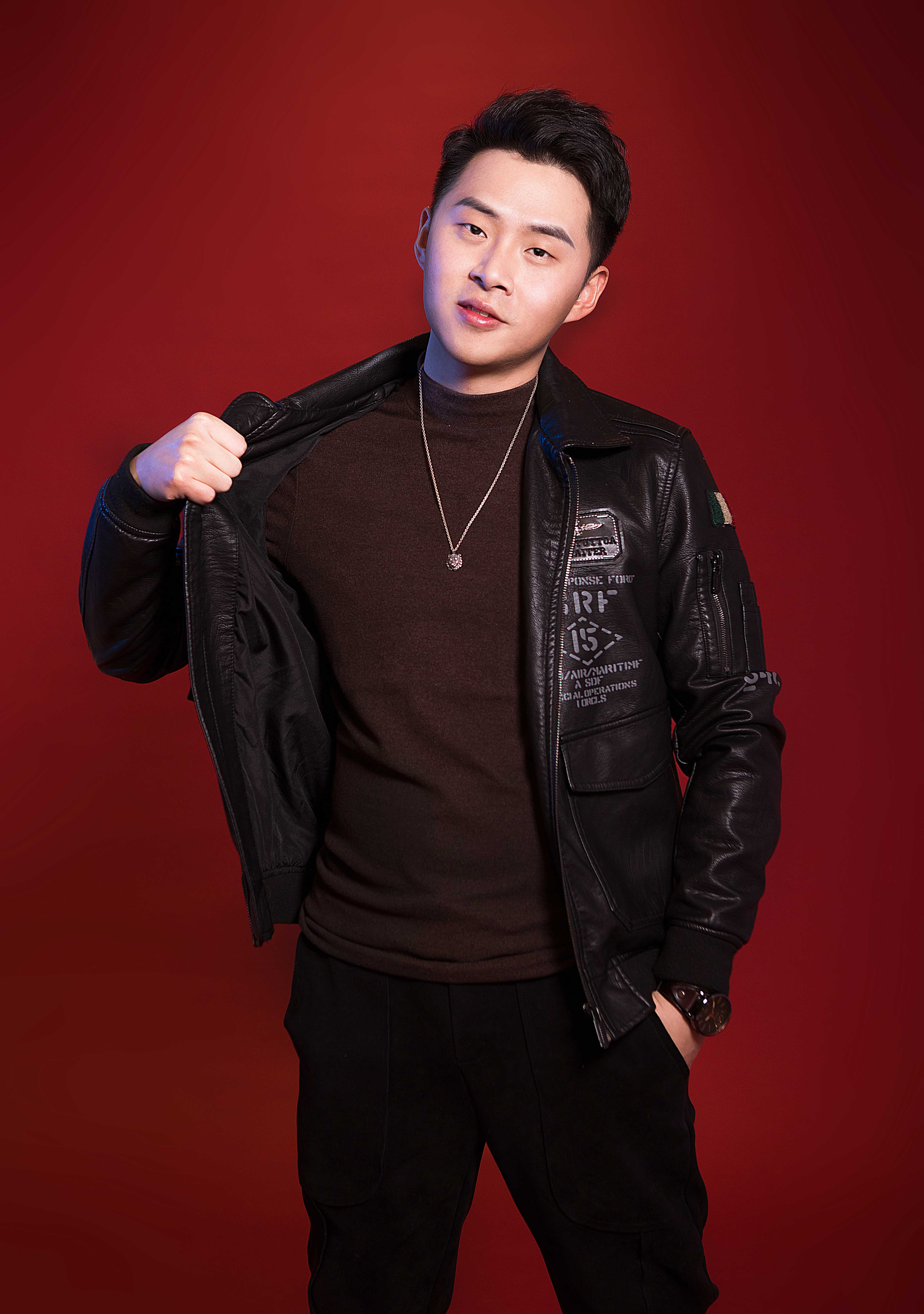 中国内地男艺人,歌手,作词人,壹叁娱乐文化成都有限公司创始人兼总经