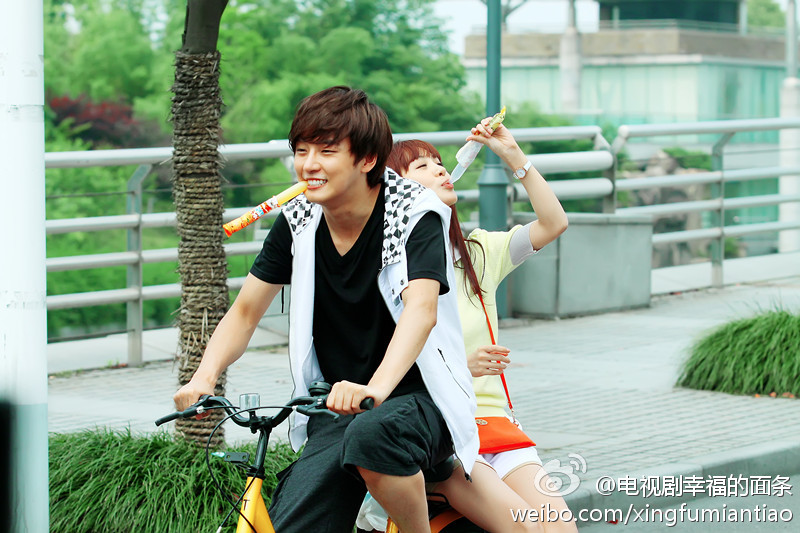 ">尹施允 /a>, a href="#" data-lemmaid="9623705">李菲儿 /a>, a