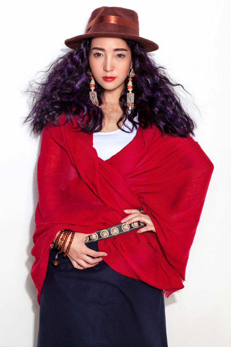  p data-id="gnwkp1j659">阿斯根,女,中国藏族,歌手,2014年受邀担任 a