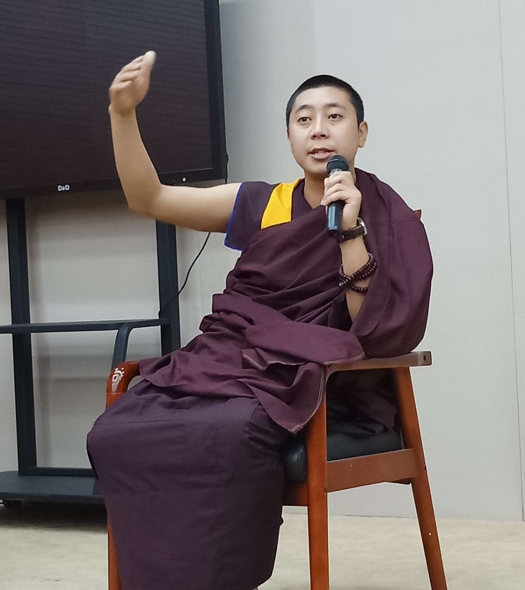  p>章乓寺 /p> p>此寺院在于壤塘县浦西乡尤日村,维持前译白玉派的