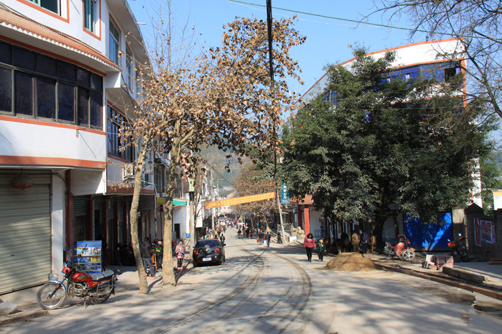 y83o">玉龙镇位于 a target="_blank" href="/item/盐亭县/7118055"