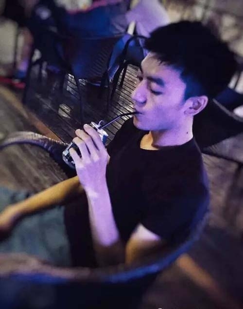  p>李泽鹏,1992年5月8日出生于山西省长治市,中国内地男主持人,作家