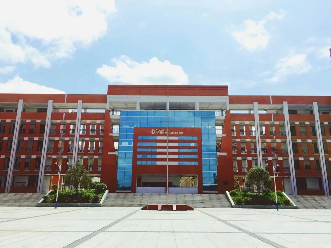  p data-id="gnhee916yl">会同县第一中学成立于一九四五年十月,原为