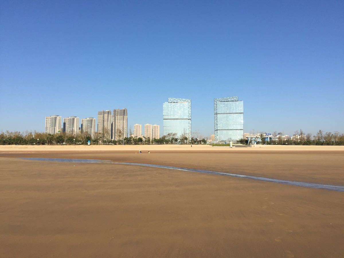 ="_blank" href="/item/胶南">胶南 /a>市区东部,胶南市开发区内,北依