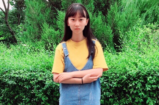  p>赵寒雨,女,2017年新疆文科状元,高中毕业于 a