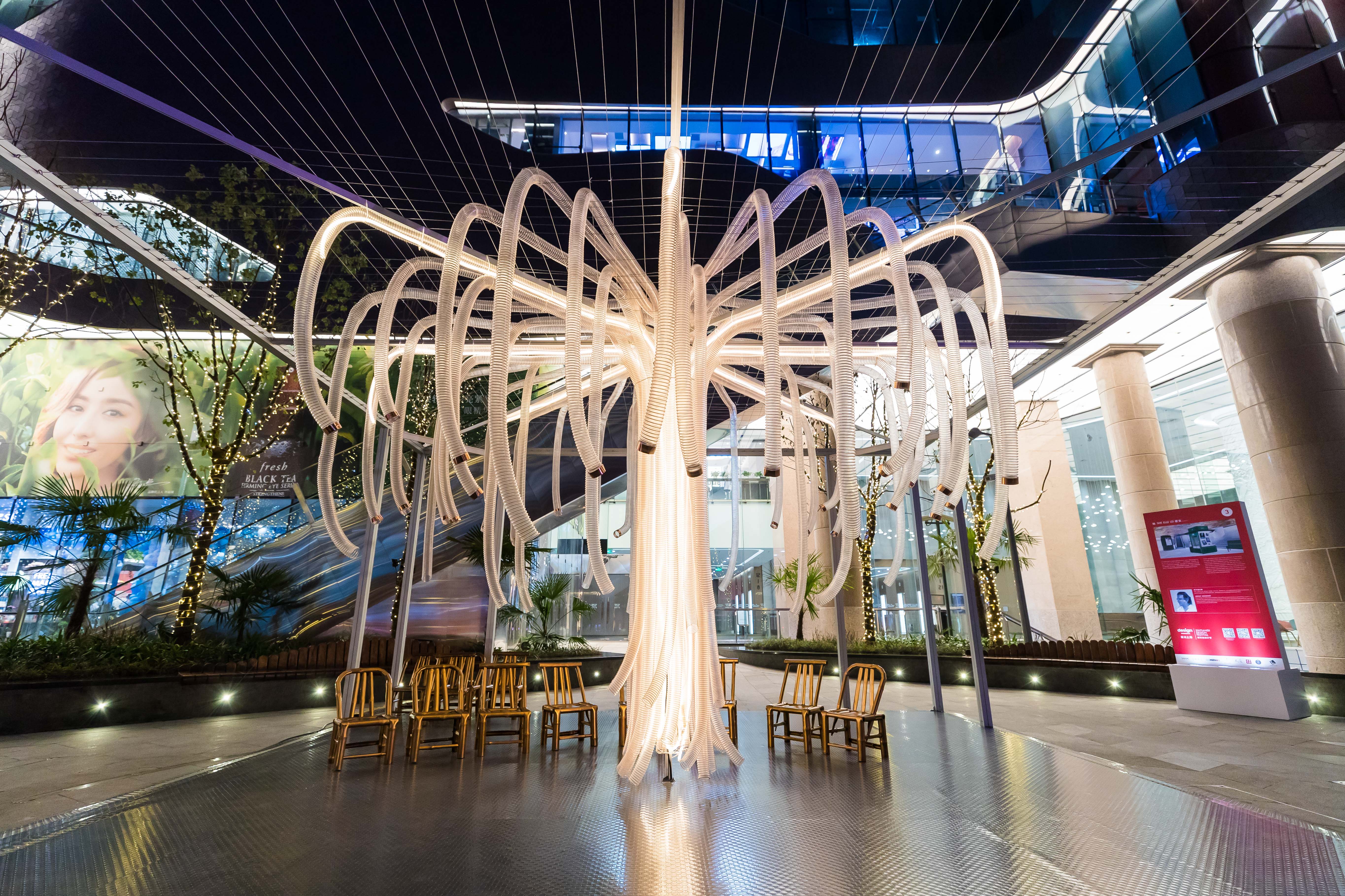  p data-id="gnb8kbud7y">"设计上海"展会集中展示了全球顶尖设计品牌