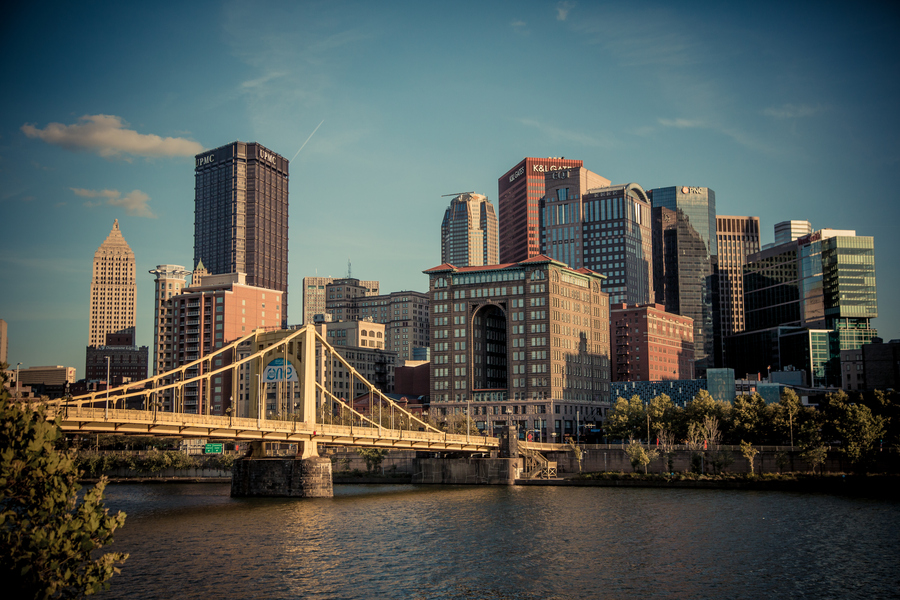 匹兹堡(pittsburgh)位于美国 a target="_blank" href="/item/宾夕法