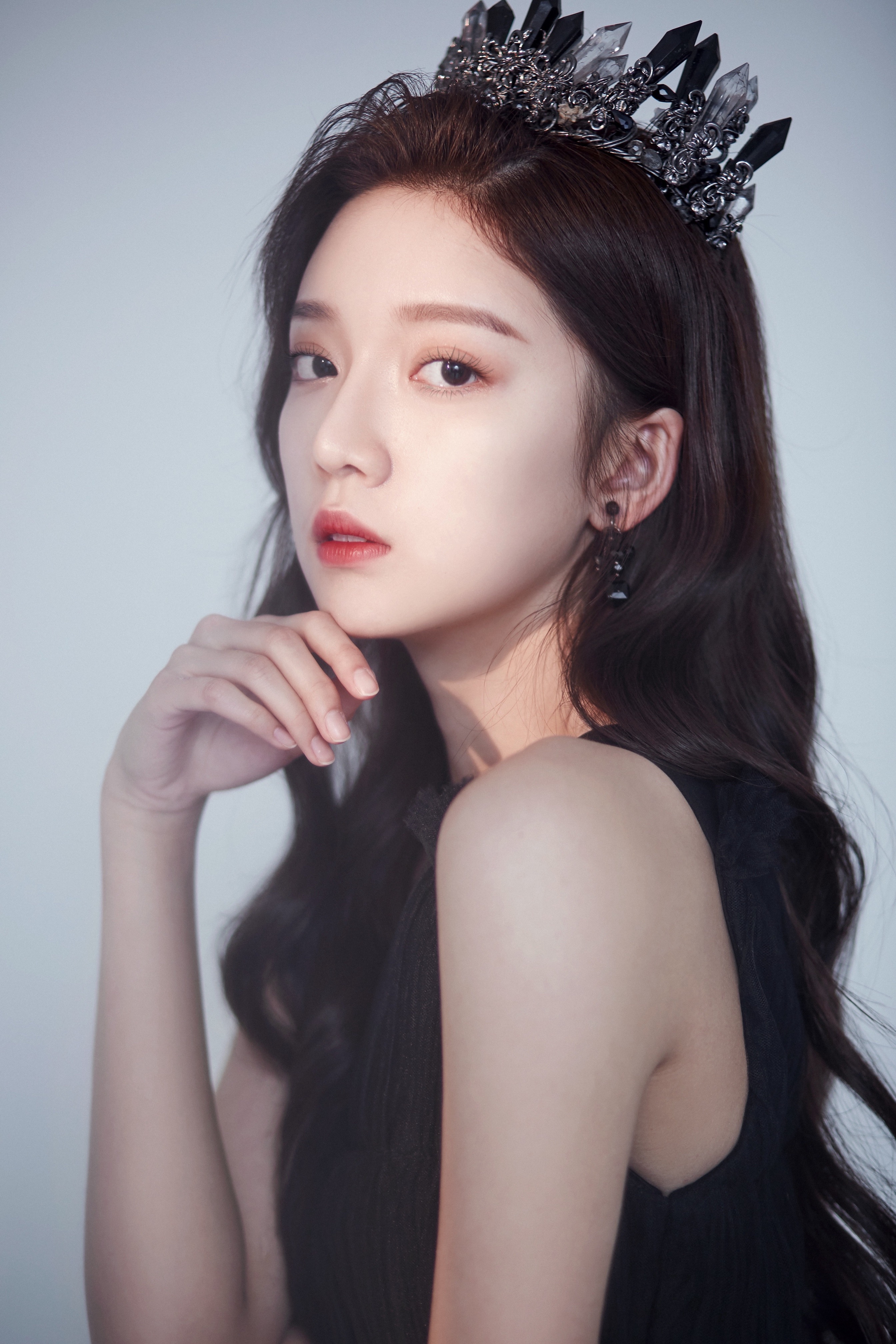 yu34v">肖雨,1999年11月10日出生于山东省济南市,中国内地影视女演员