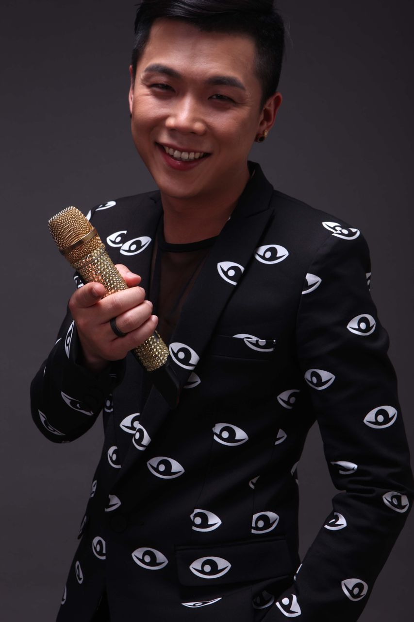  p data-id="gnwo8sjvg2">赵文,男,出生于198