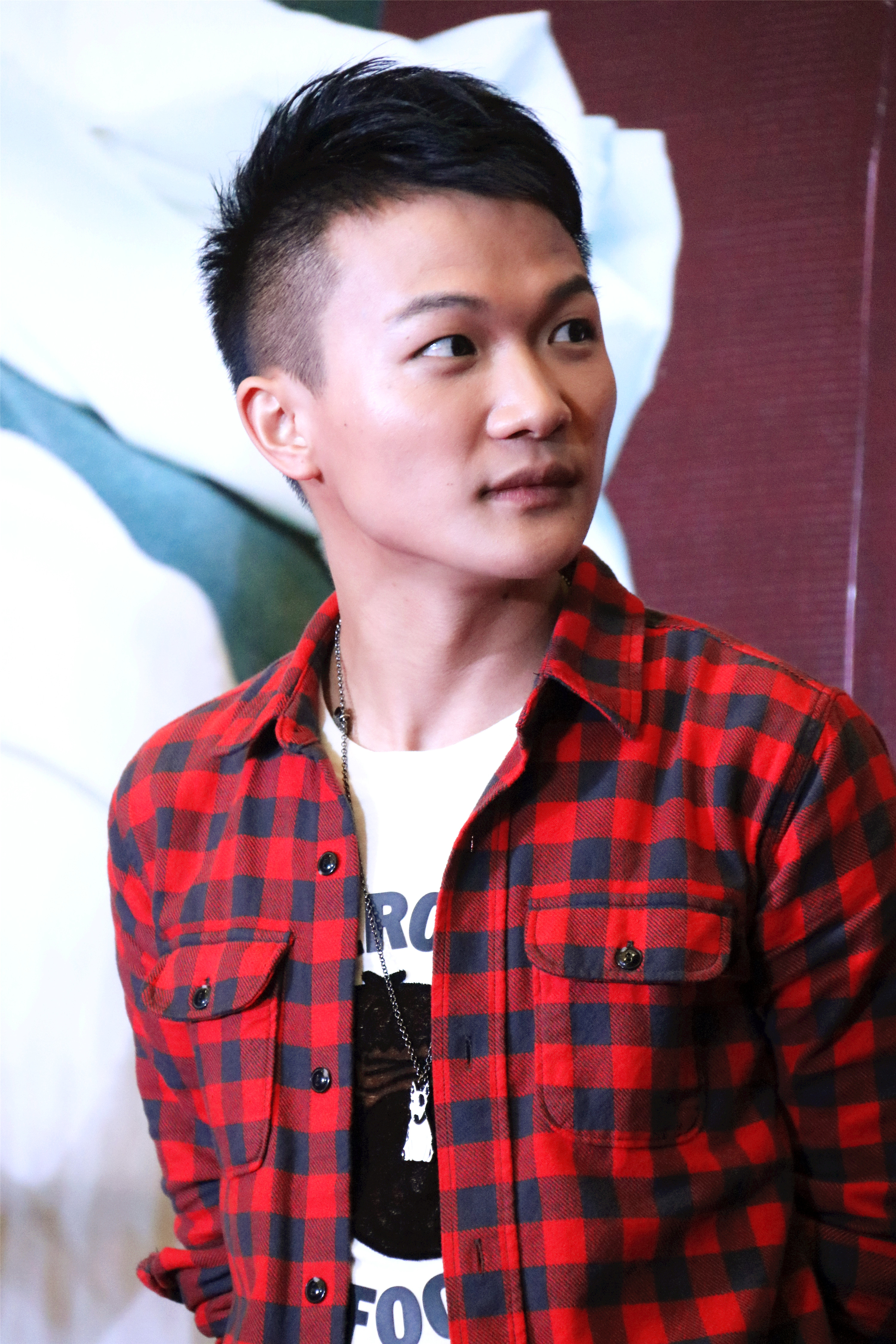  p>周深,1992年9月29日出生于湖南邵阳,长于贵州贵阳,中国内地男歌手