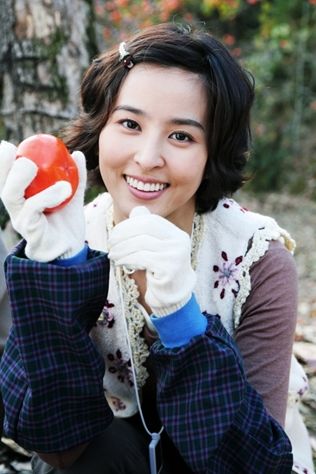  p>韩惠珍(         ),1981年10月27日生于韩国首尔,演员.