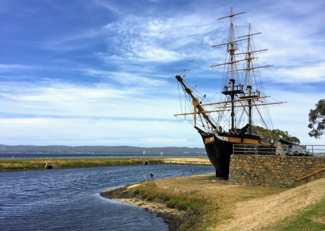  p>奥尔巴尼(albany)是座落于 a href="#" data-lemmaid="146759">