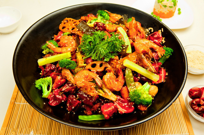  p>麻辣香锅(spicy incense pot),发源于中国重庆市,是川渝地方麻辣