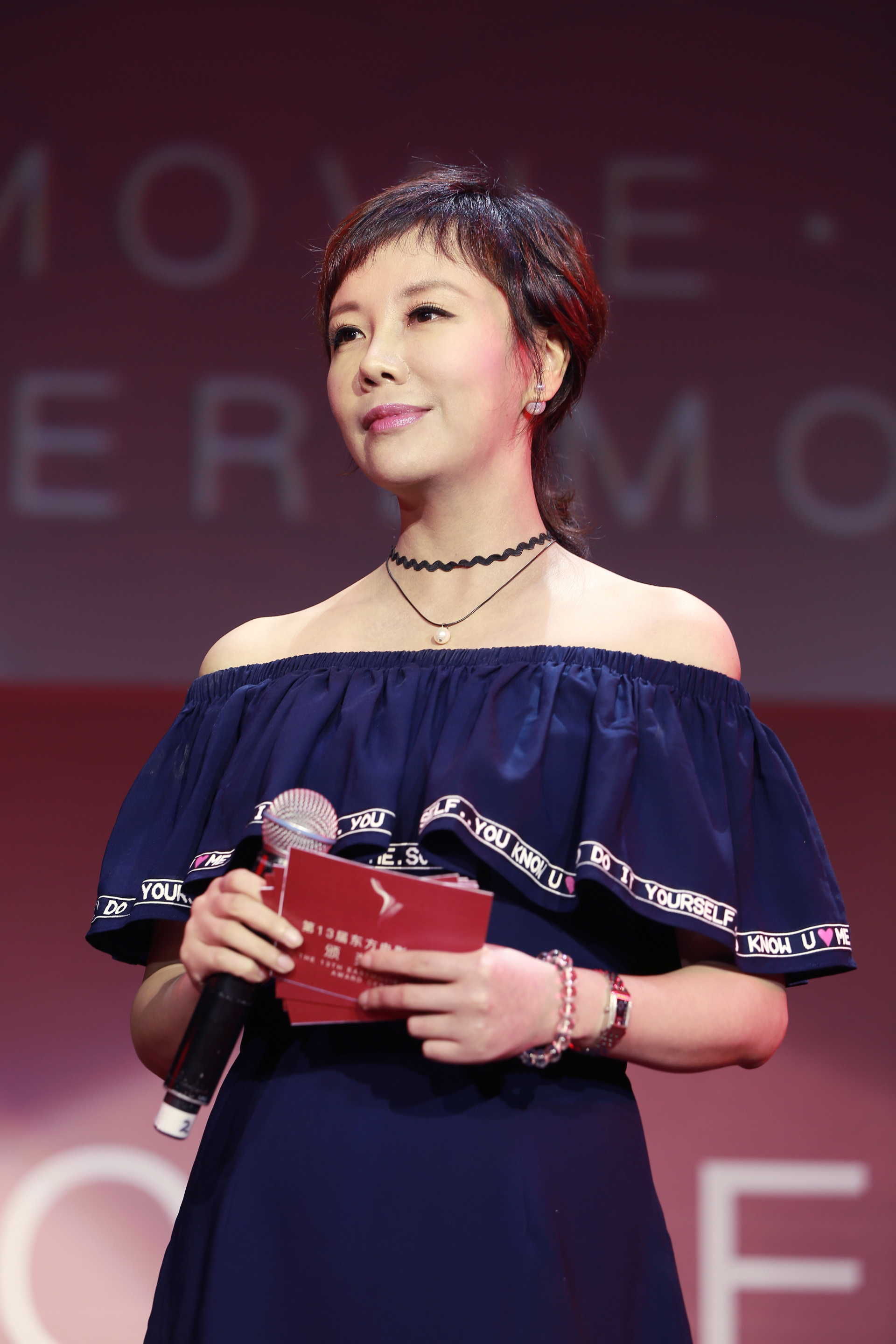  p data-id="gnbj1g3l8u">晓露 /p> p data-id="gnbj1g3lan">主持人