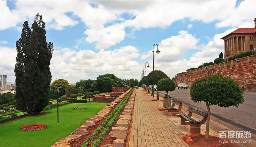  p>比勒陀利亚(pretoria),又名茨瓦内,茨瓦尼或茨瓦纳,是位于南非豪登