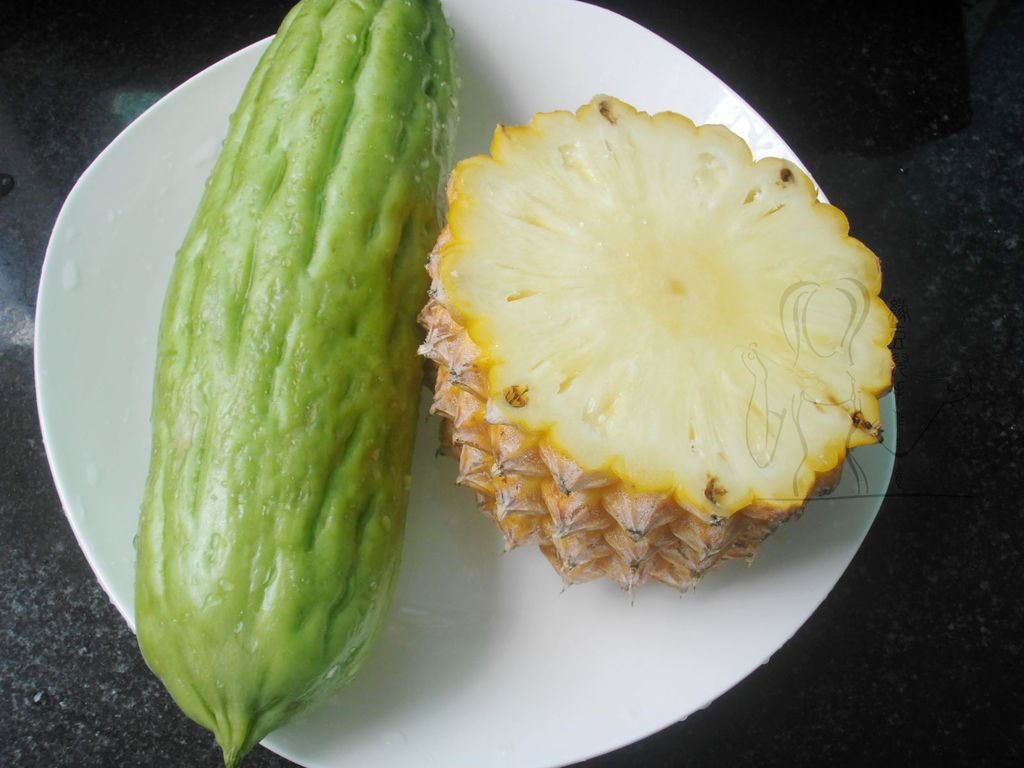 苦瓜菠萝祛痘面膜