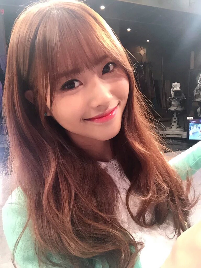 ">李美珠(lee mijoo),1994年9月23日出生于忠清北道沃川郡,韩国女歌手