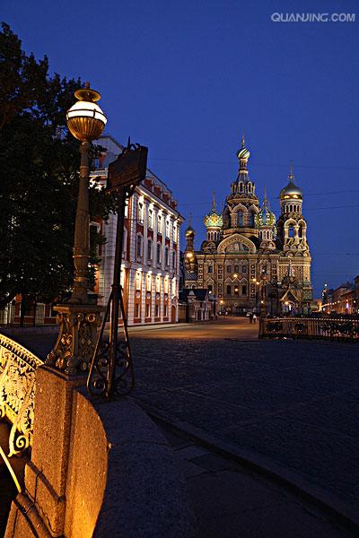 Санкт-Петербург;英语:saint petersburg),位于俄罗斯