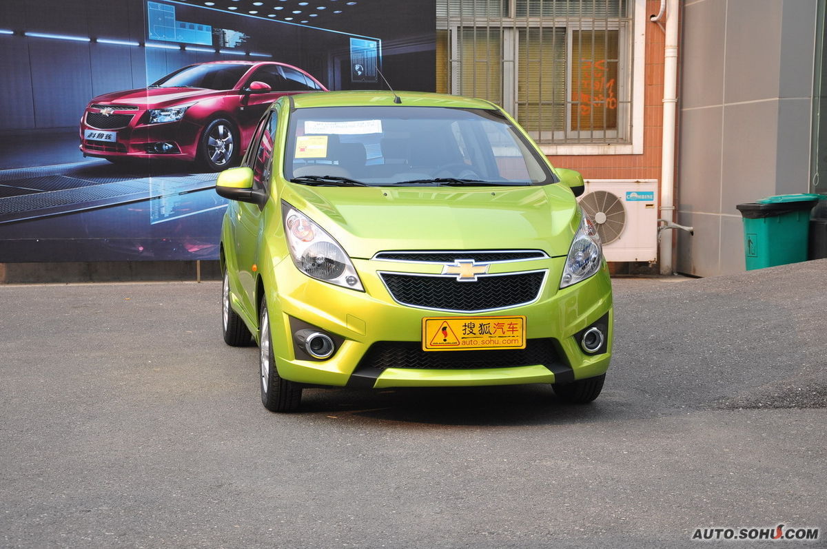 0排量高端进口微型车,原名乐驰.于2010年12月底正式上市,排量均为1.