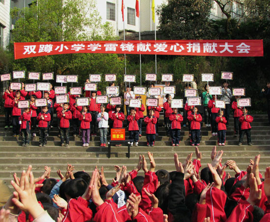  p>常宁市双蹲小学位于常宁市解放南路101号 ,现有27个教学班,5个学前