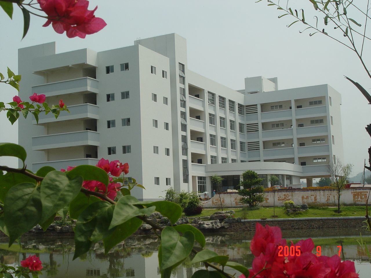 师范学院图书馆于2001年1月由原玉林师范高等专科学校,玉林市教育学院
