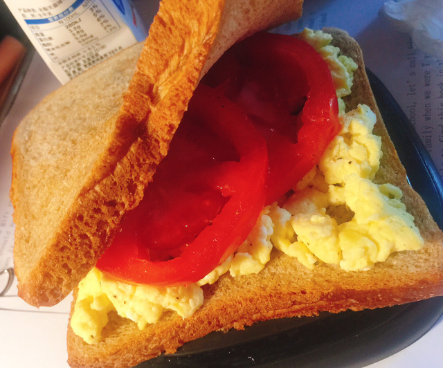 番茄鸡蛋三明治