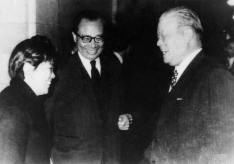 日本女兵侥幸捡回一命，用自己为罪行还债，还对首相说我是中国人_百科TA说