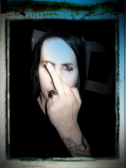  p>玛丽莲·曼森(marilyn manson)是成立于1989年的美国金属摇滚乐队