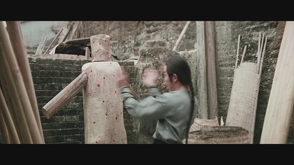 《阴阳血滴子》是1977年6月17日上映的中国香港动作电影,雷成功执导