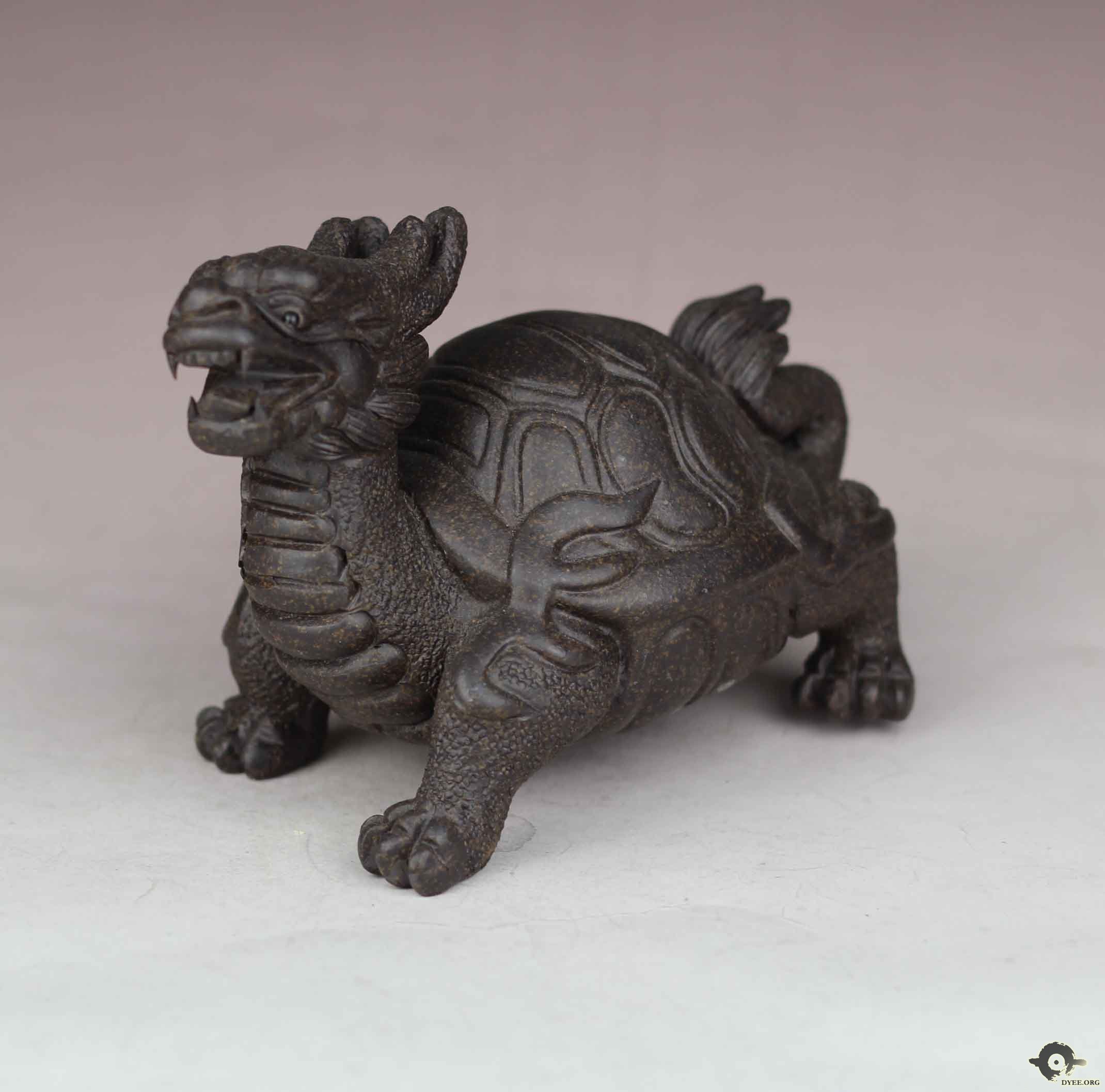  p>龟龙(学名:placochelys)又名铠甲楯齿龙,盾龟龙,属名意为"平板乌龟