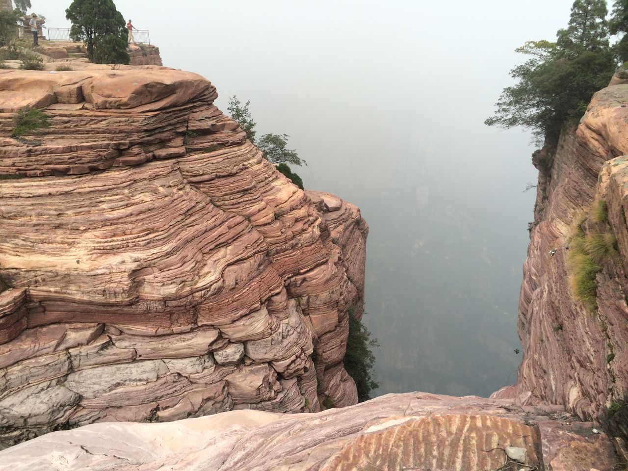  p>红豆杉大峡谷位于中国山西省 a href="#" data-lemmaid="527175">